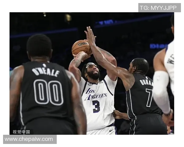 季前赛激战篮网对决湖人明星球员齐聚一堂展现篮球魅力