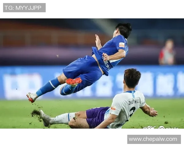 富利与上港激战正酣双方争夺激烈赛场精彩瞬间回顾