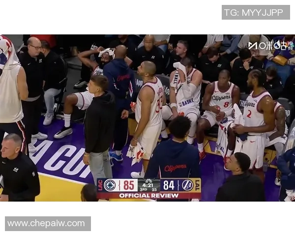 快船与凯尔特人激战正酣赛季关键对决引发球迷热议