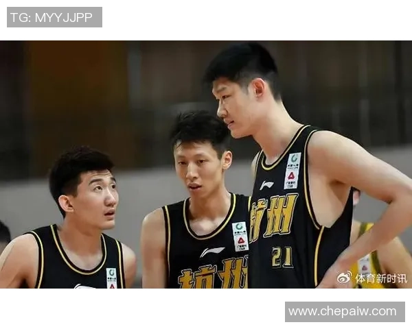 胡金秋：从青涩少年到篮球巨星的成长之路与奋斗故事